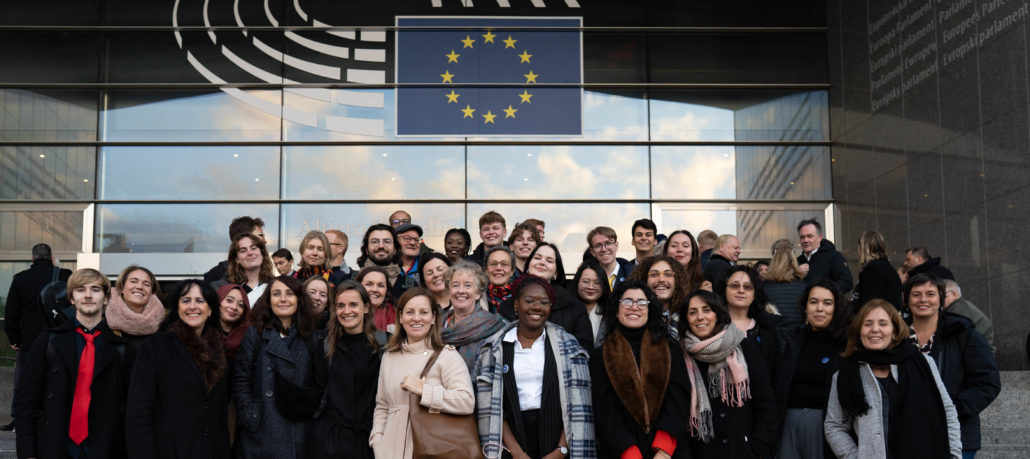 Photo in front of the parliament